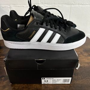 Adidas Tyshawn Low size 12